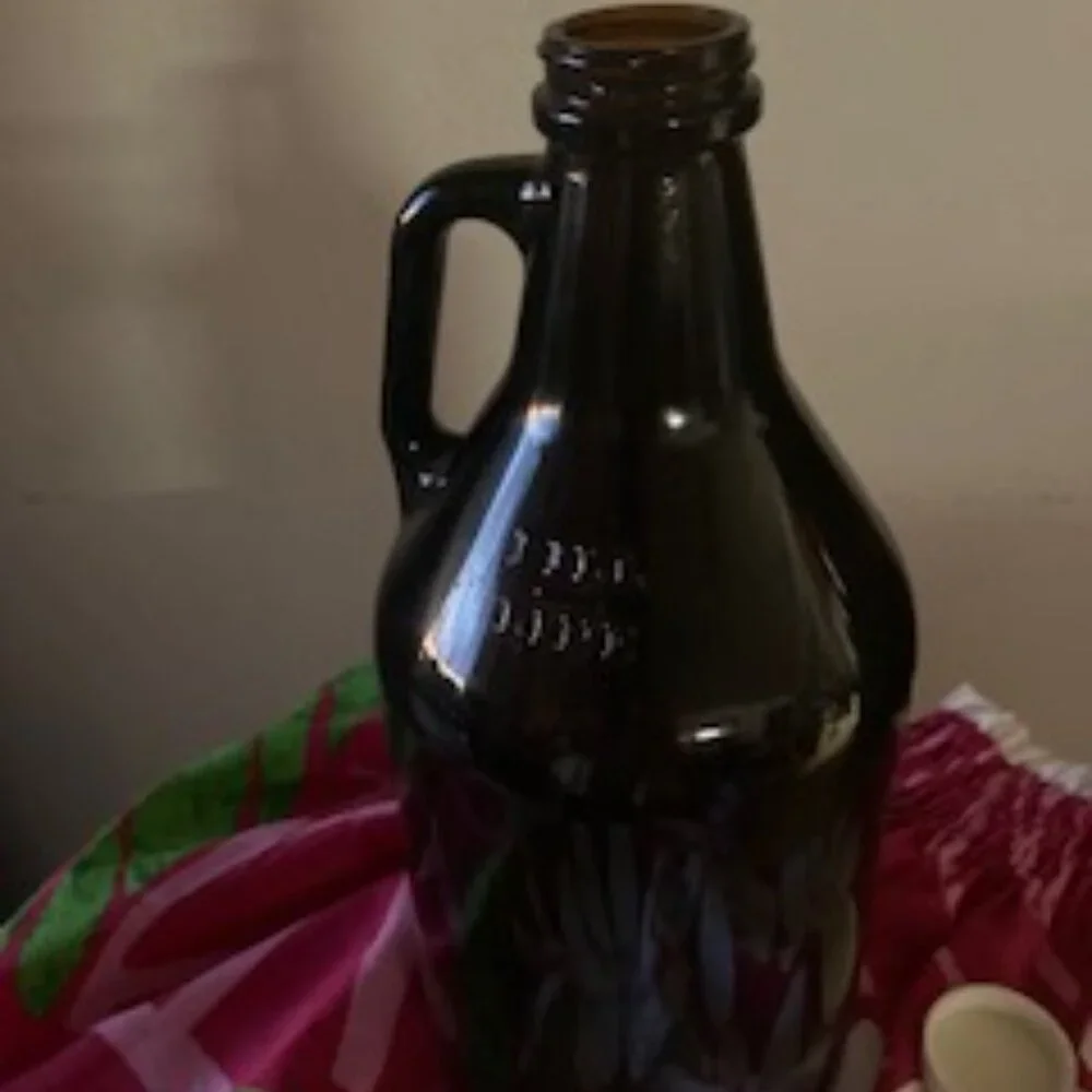 OLA BREW HAWAII KONA HILO TAP ROOMS HAWAII ISLAND 64 OZ DARK AMBER GLASS GROWLER